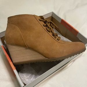 Soul Naturalizer suede camel wedge bootie side zipper